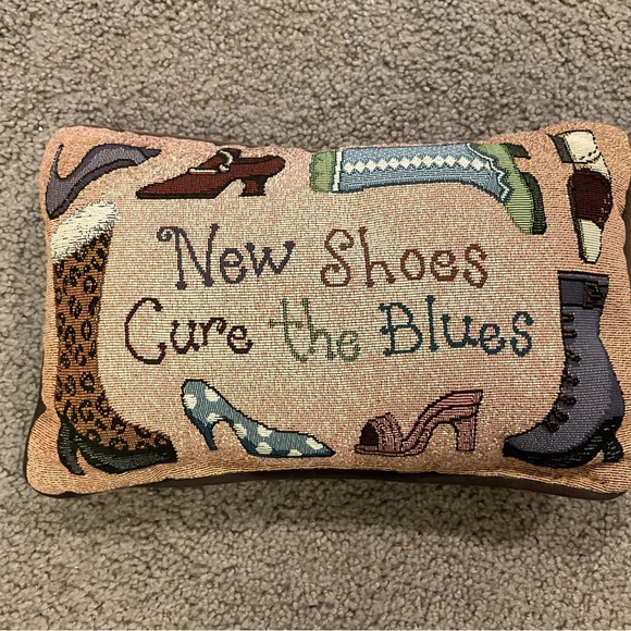 NEW Vintage ‘New Shoes Cure The Blues’ Vintage Decorative Bed Chair Dress Pillow - Picture 5 of 6
